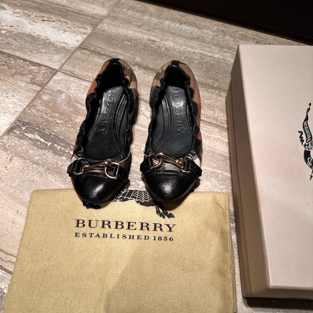 Burberry Black House Check and Leather Shipley Ballet Flats Size 36